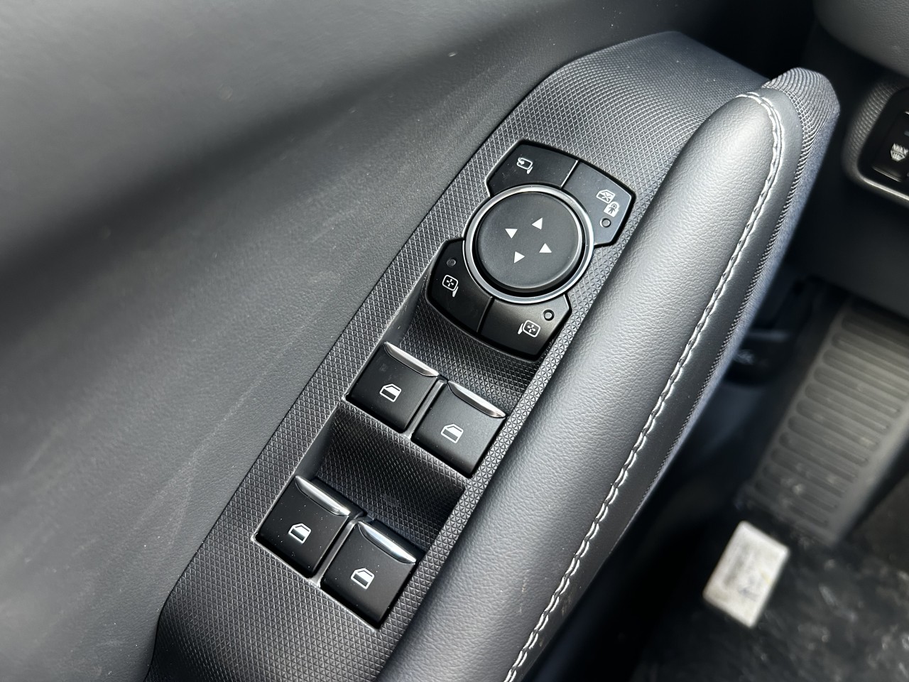 2025 Ford Mustang Mach-E SELECT AWD Main Image