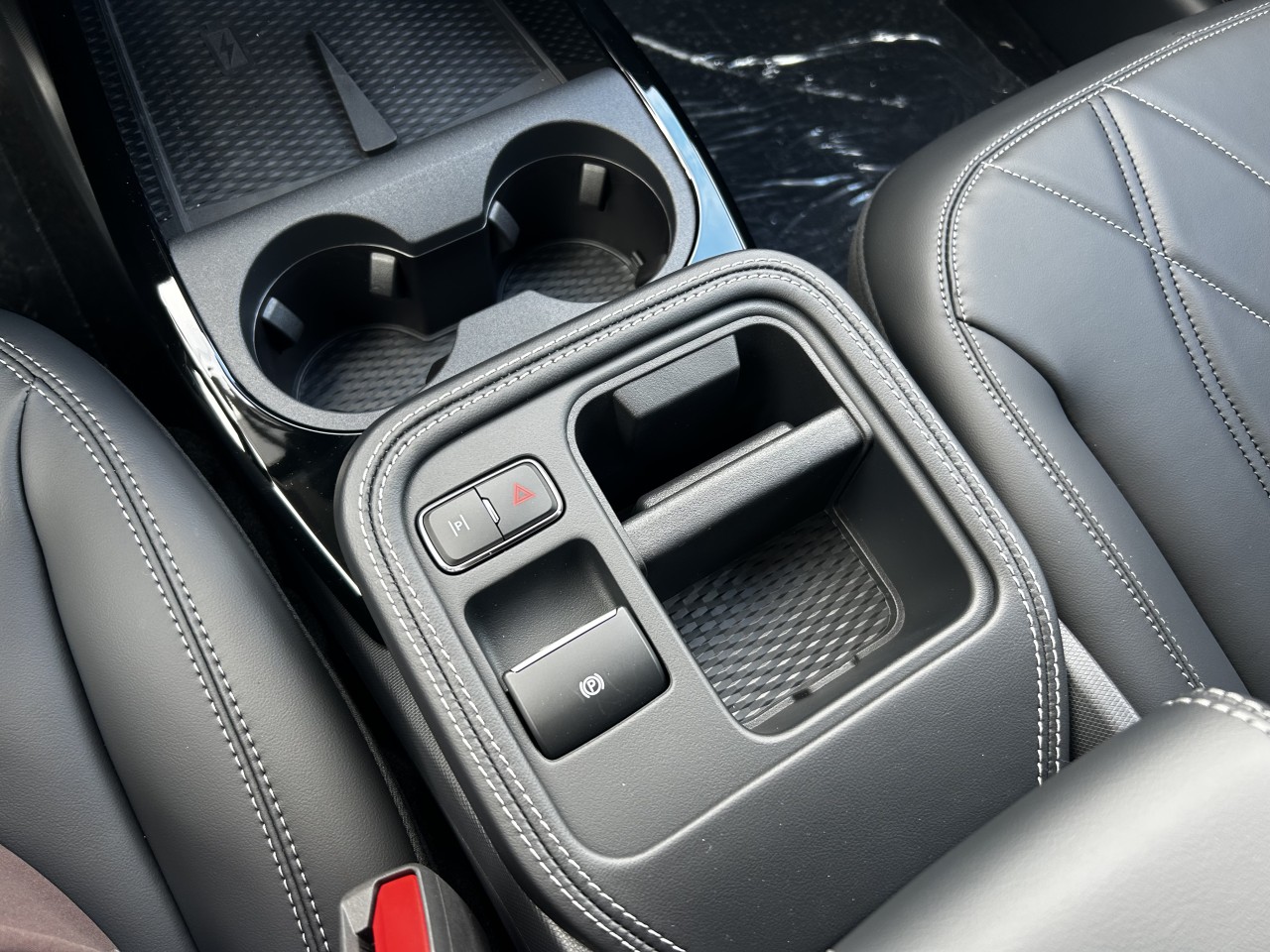 2025 Ford Mustang Mach-E SELECT AWD Main Image