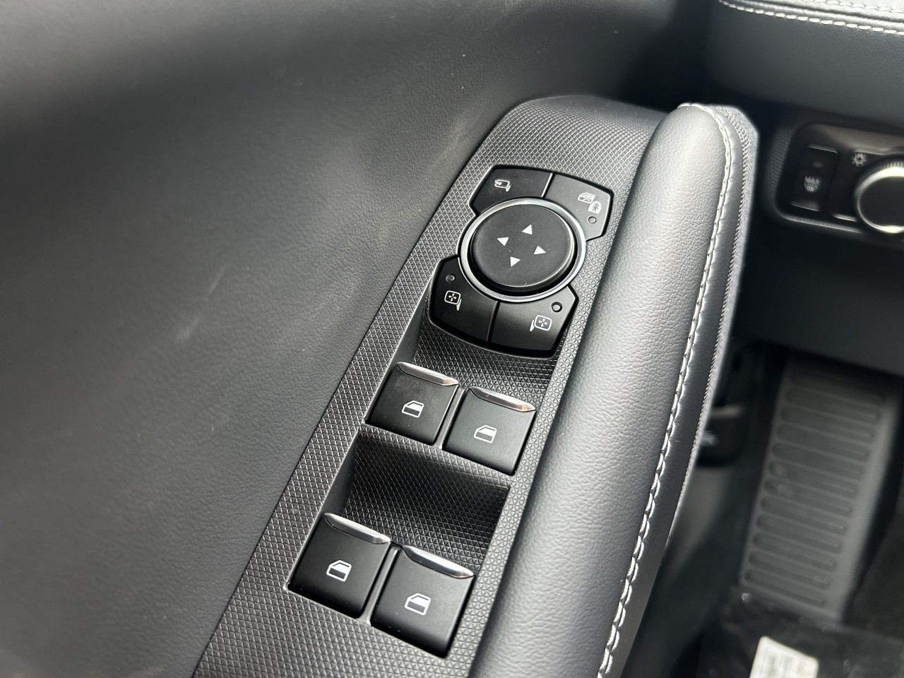 2025 Ford Mustang Mach-E PREMIUM AWD Main Image