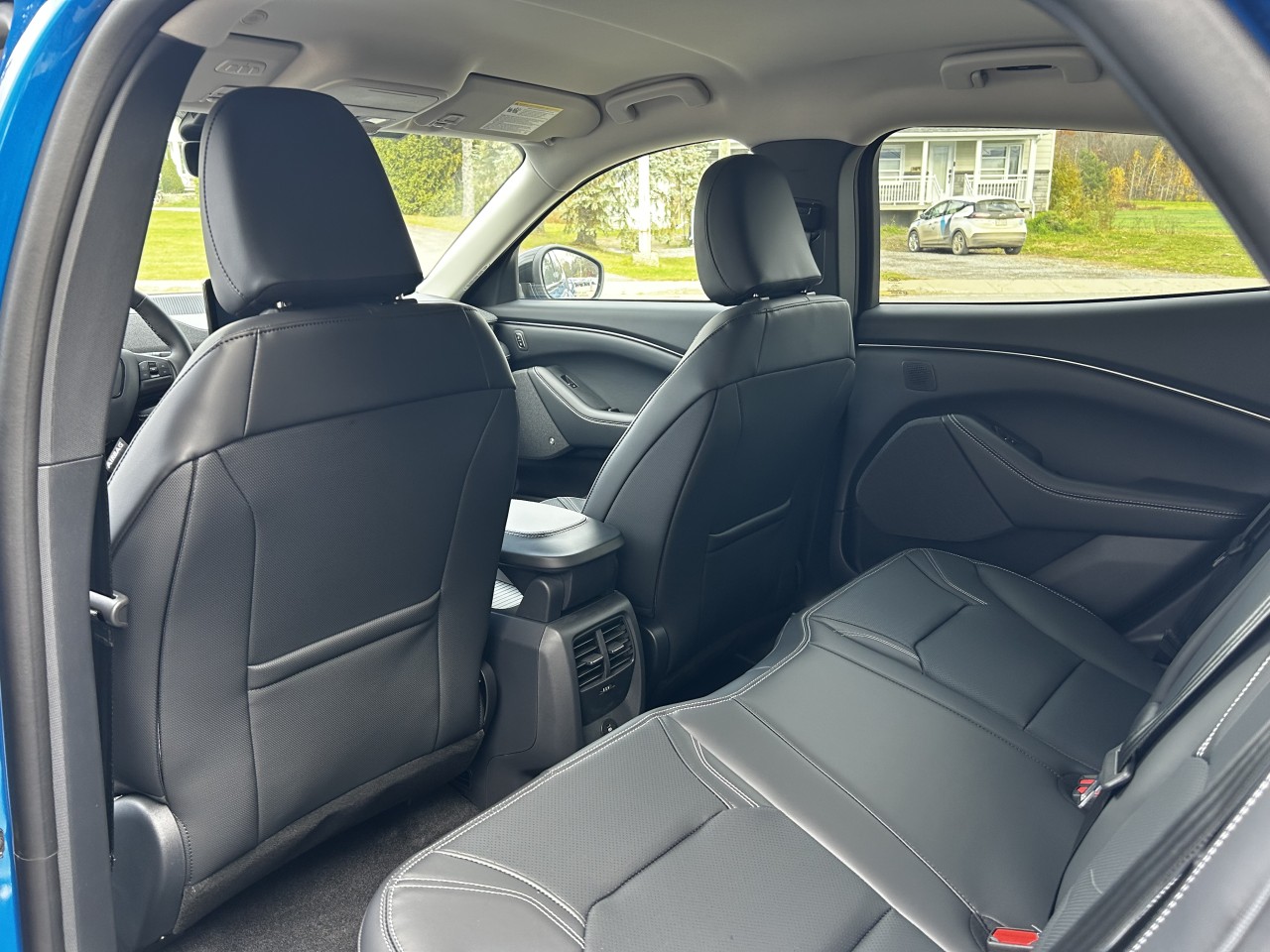 2025 Ford Mustang Mach-E PREMIUM AWD Main Image