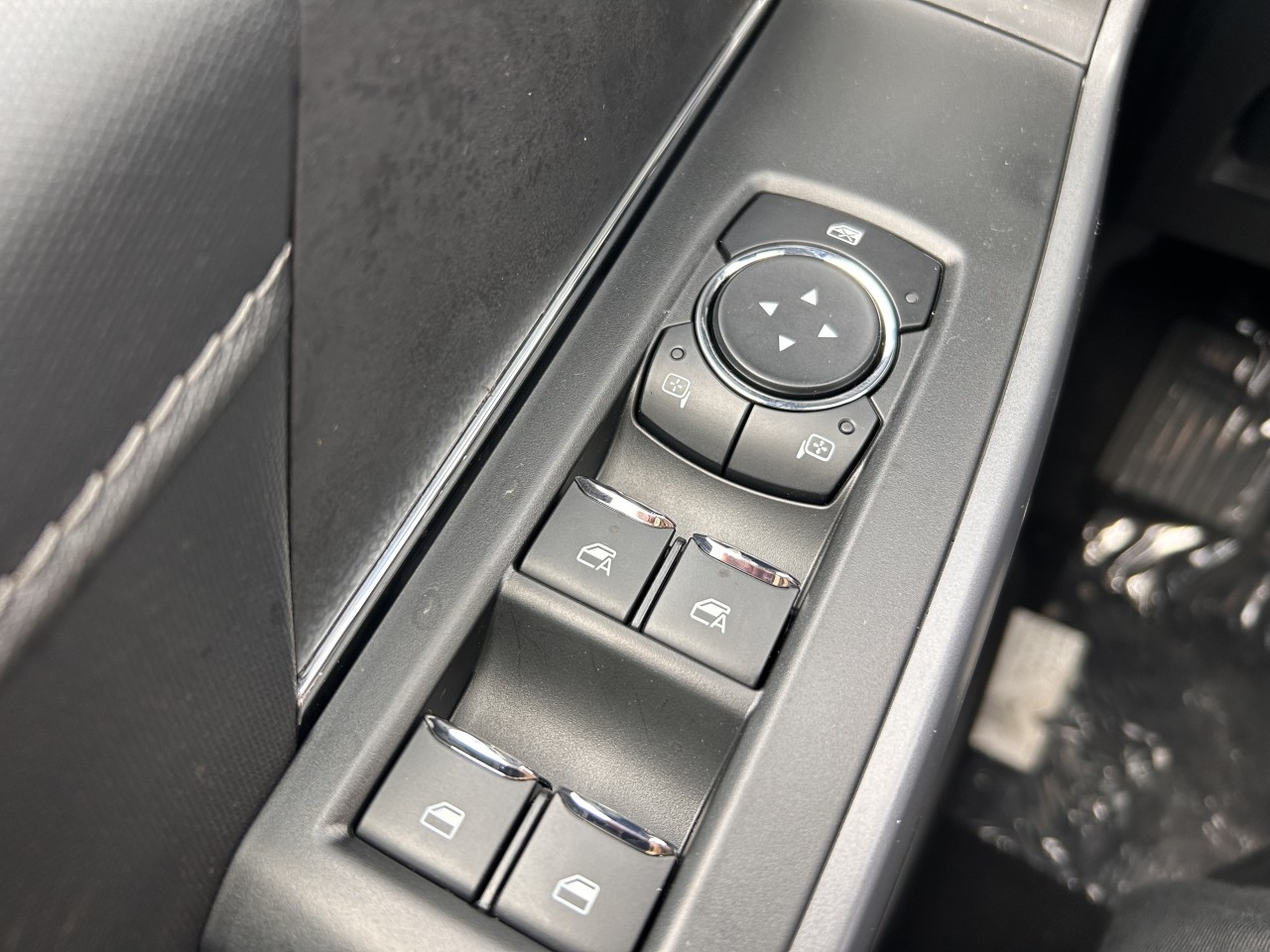 2025 Ford F-150 XLT Main Image