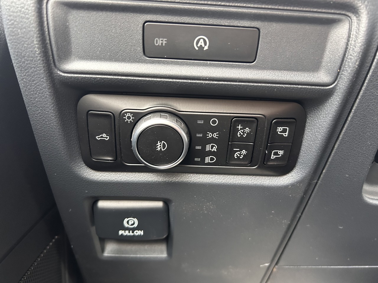 2025 Ford F-150 XLT Main Image