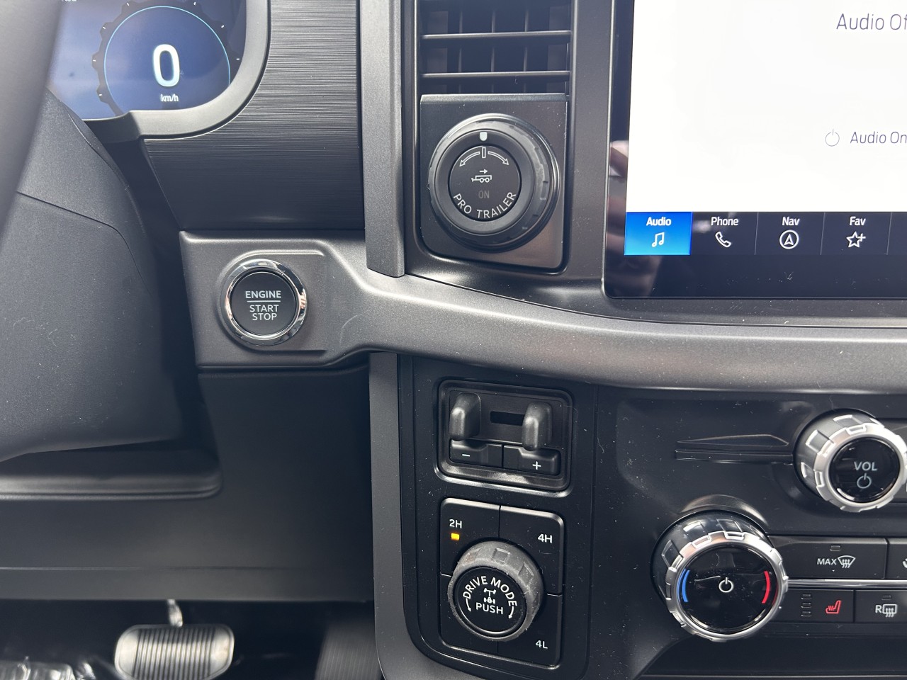 2025 Ford F-150 XLT Main Image