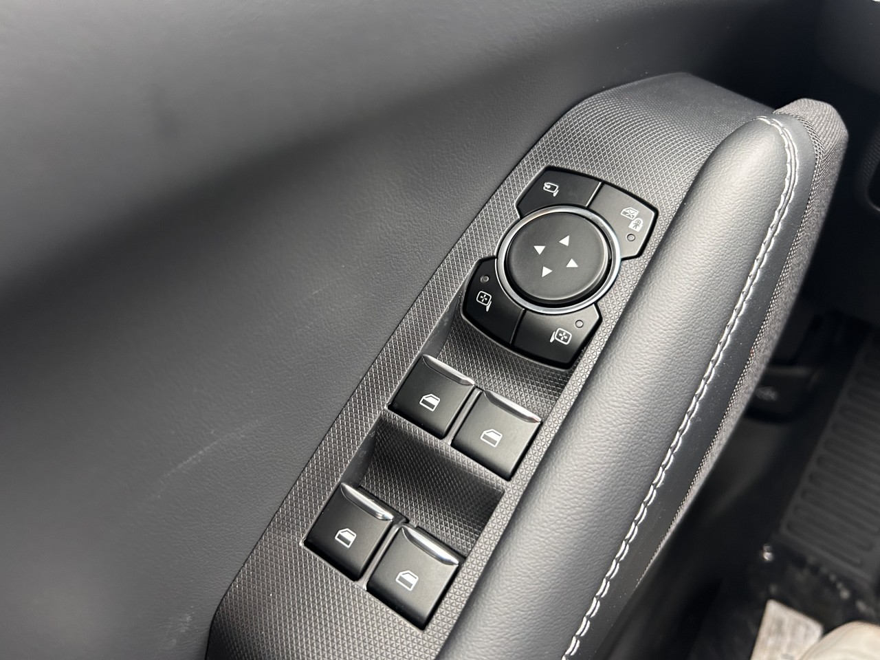 2025 Ford Mustang Mach-E SELECT AWD Main Image