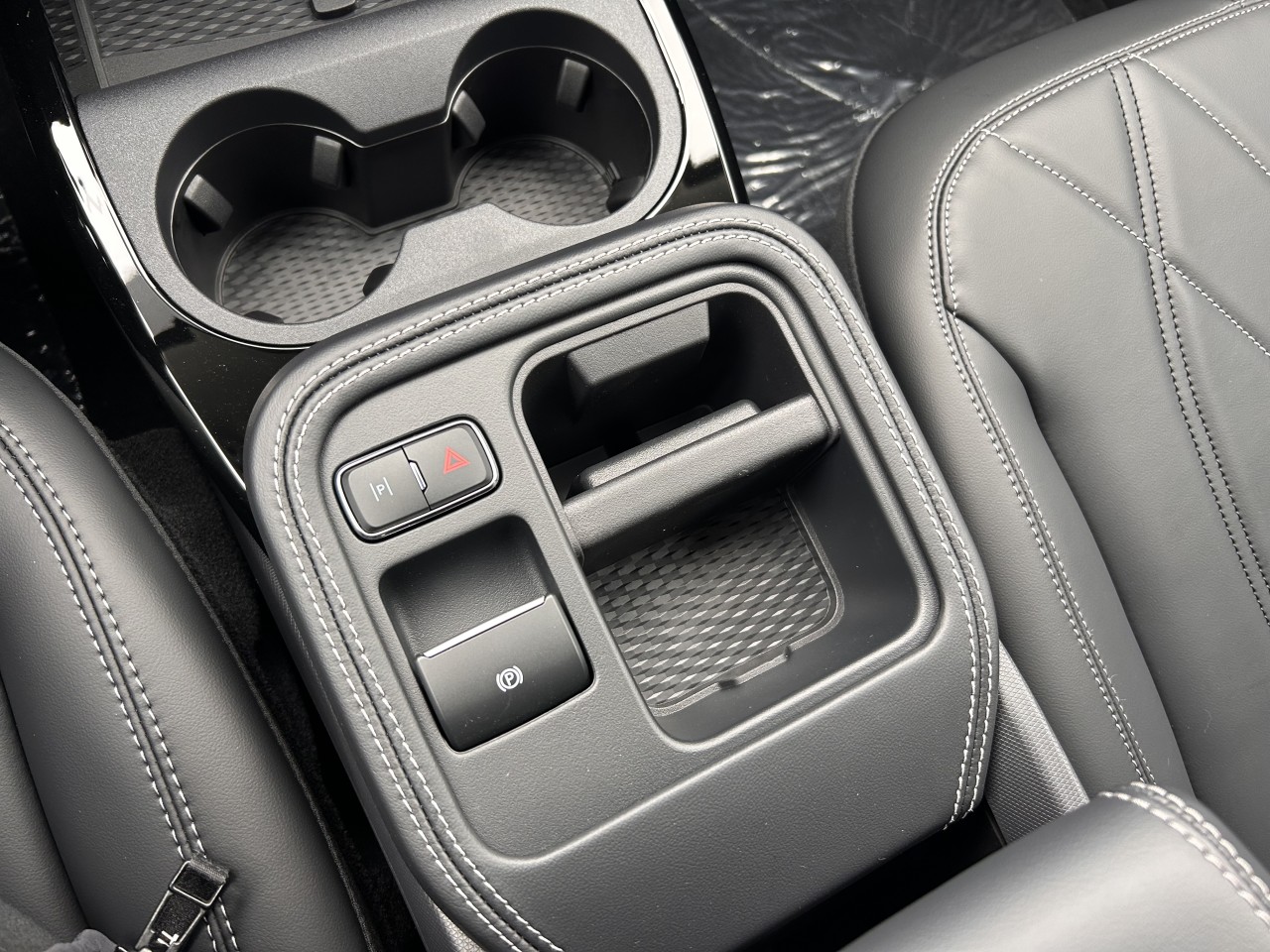 2025 Ford Mustang Mach-E SELECT AWD Main Image