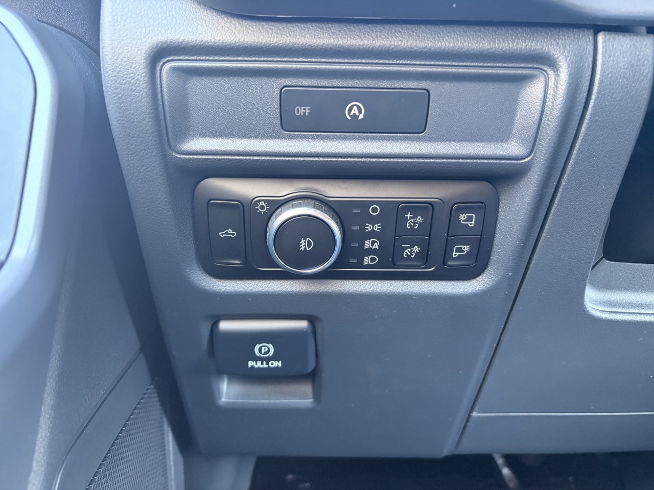 2025 Ford F-150 XLT Main Image