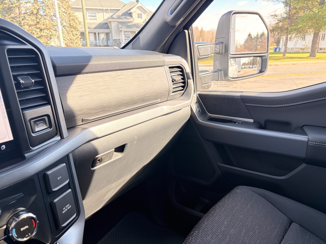 2025 Ford F-150 XLT Main Image