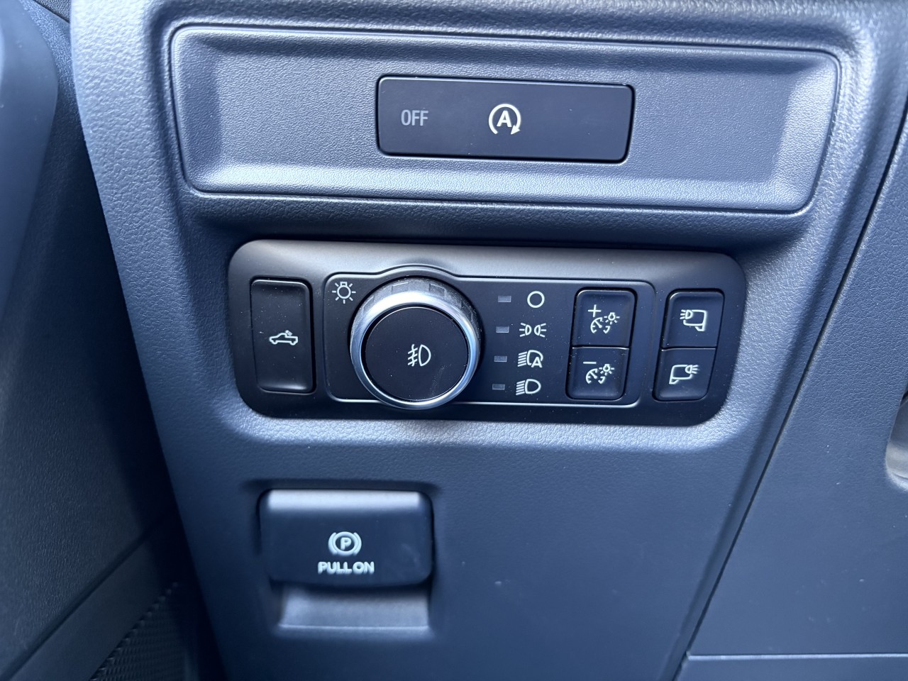 2025 Ford F-150 XLT Main Image