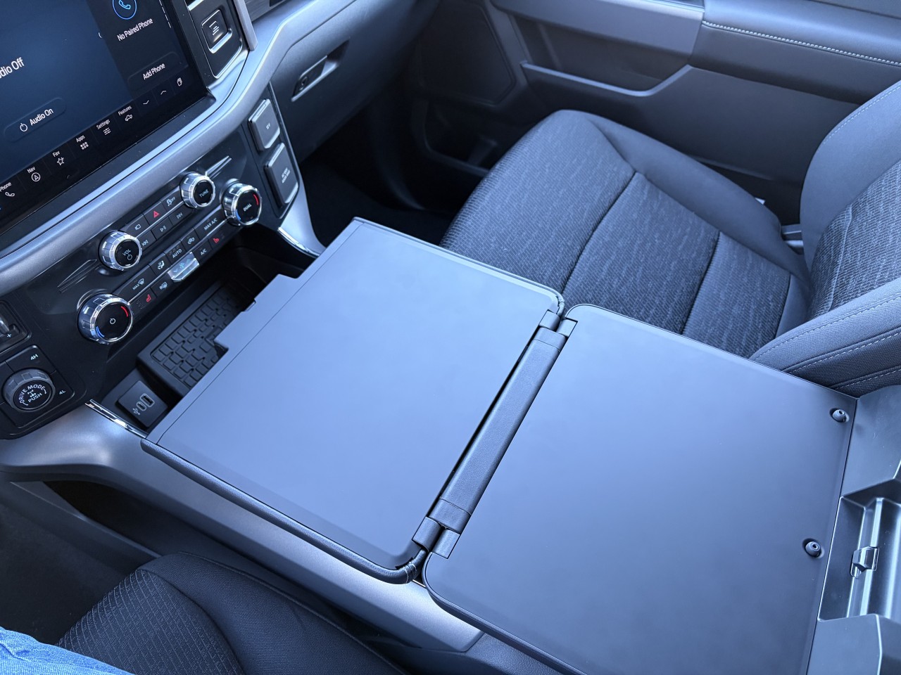 2025 Ford F-150 XLT Main Image