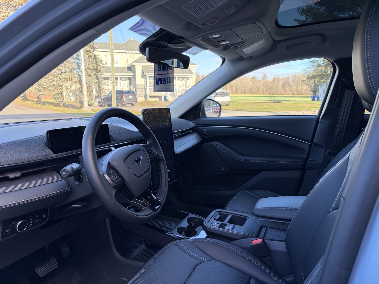 2025 Ford Mustang Mach-E PREMIUM AWD Main Image