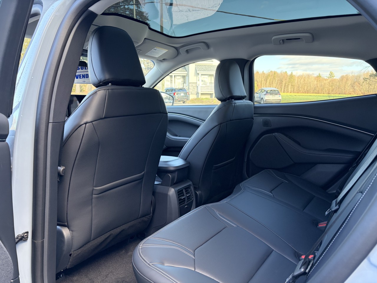 2025 Ford Mustang Mach-E PREMIUM AWD Main Image