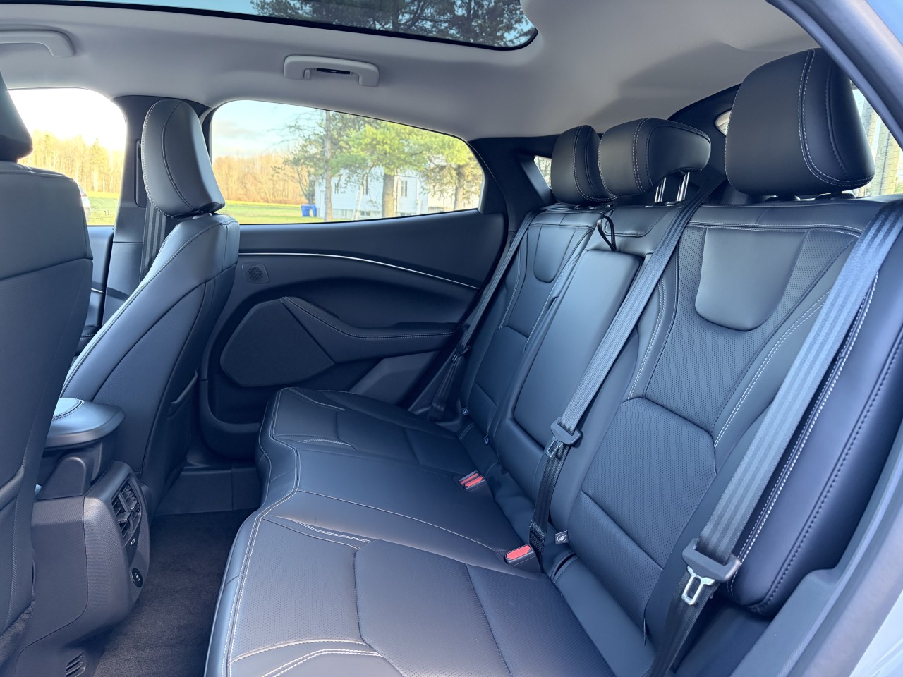 2025 Ford Mustang Mach-E PREMIUM AWD Main Image