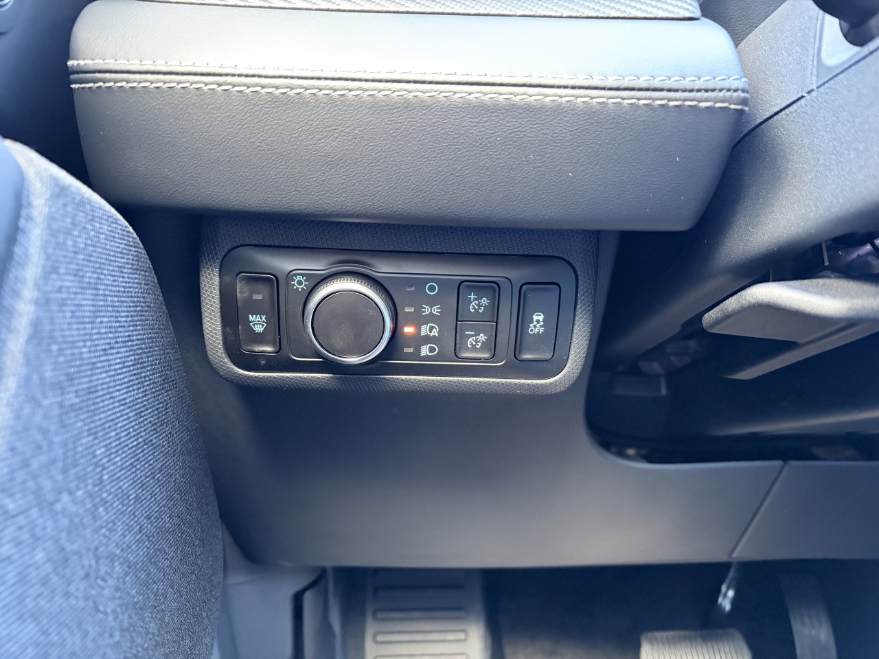 2025 Ford Mustang Mach-E PREMIUM AWD Main Image