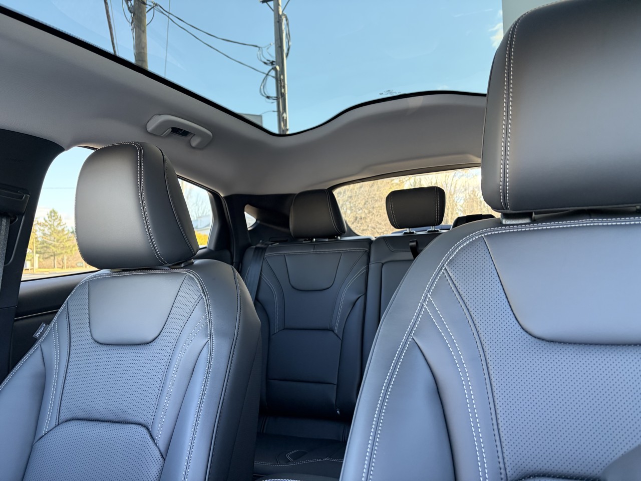 2025 Ford Mustang Mach-E PREMIUM AWD Main Image