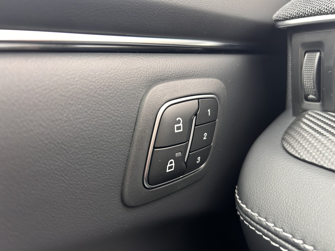 2025 Ford Mustang Mach-E PREMIUM AWD Main Image