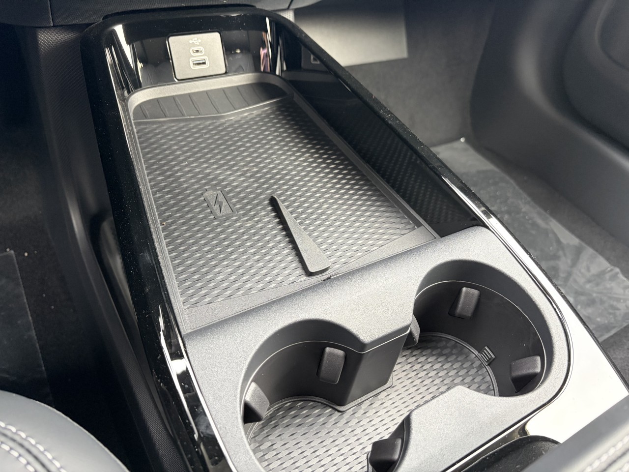 2025 Ford Mustang Mach-E SELECT AWD Main Image