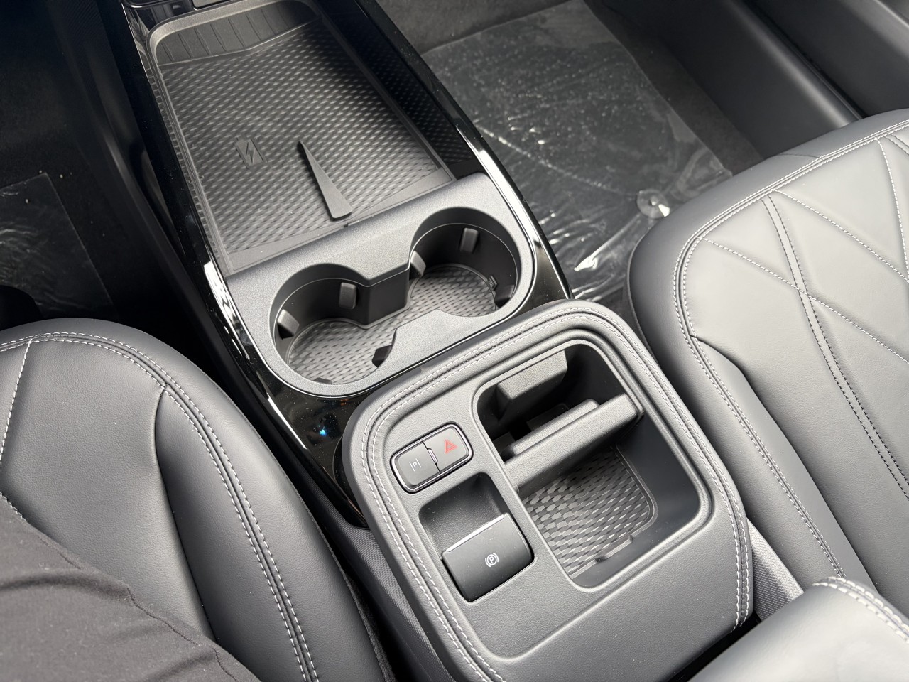 2025 Ford Mustang Mach-E SELECT AWD Main Image