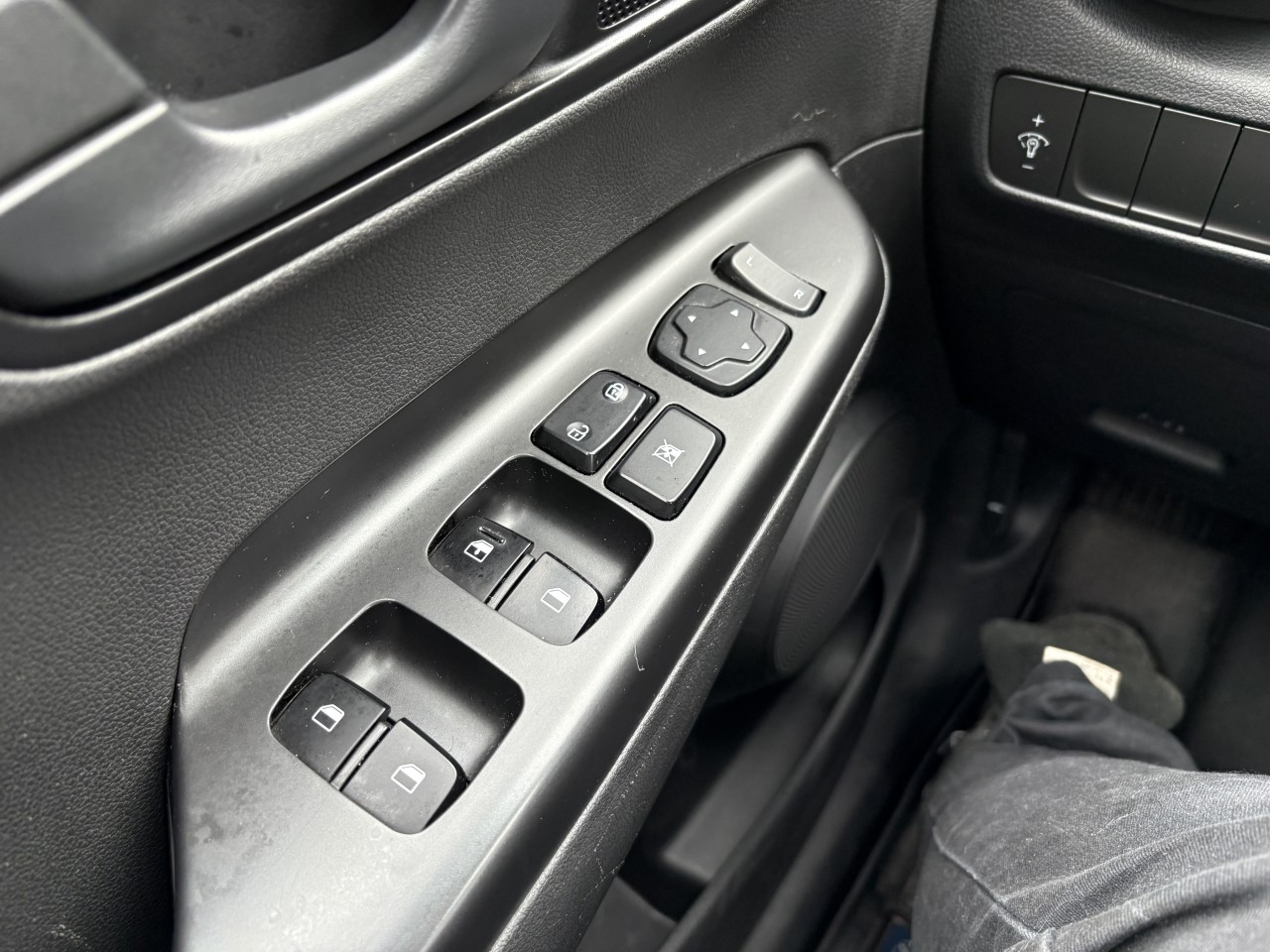 2020 Hyundai Kona Essential Main Image