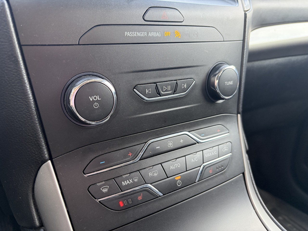 2019 Ford Edge SEL Main Image