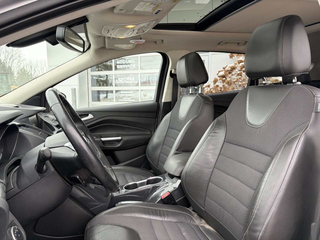 2015 Ford Escape Titanium AWD CUIR TOIT PANO BLUETOOTH SIEGES CHAUFFANTS Main Image