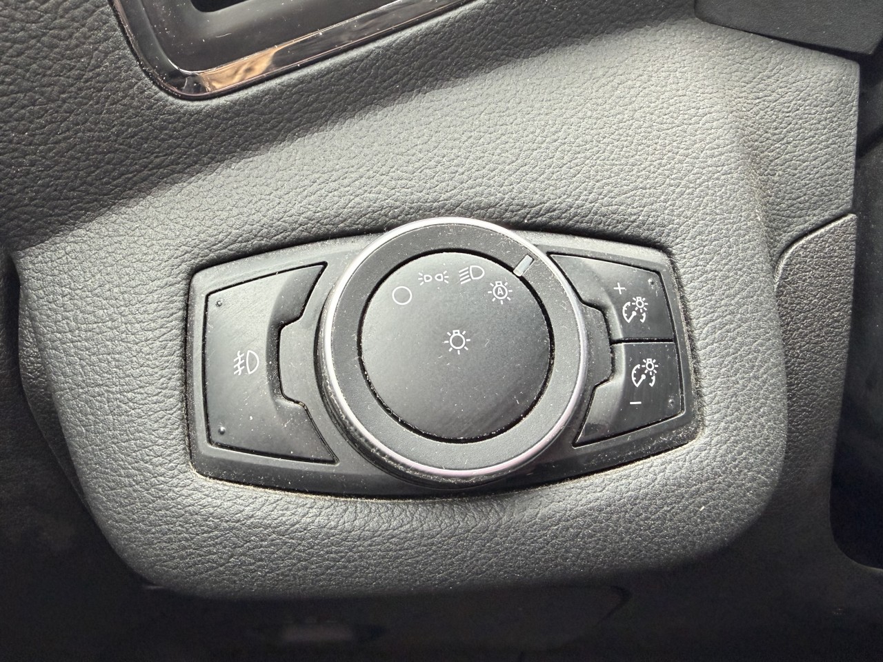 2015 Ford Escape Titanium AWD CUIR TOIT PANO BLUETOOTH SIEGES CHAUFFANTS Main Image