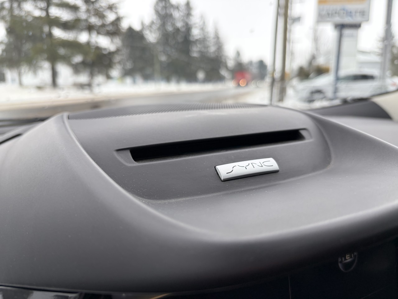 2015 Ford Escape Titanium AWD CUIR TOIT PANO BLUETOOTH SIEGES CHAUFFANTS Main Image