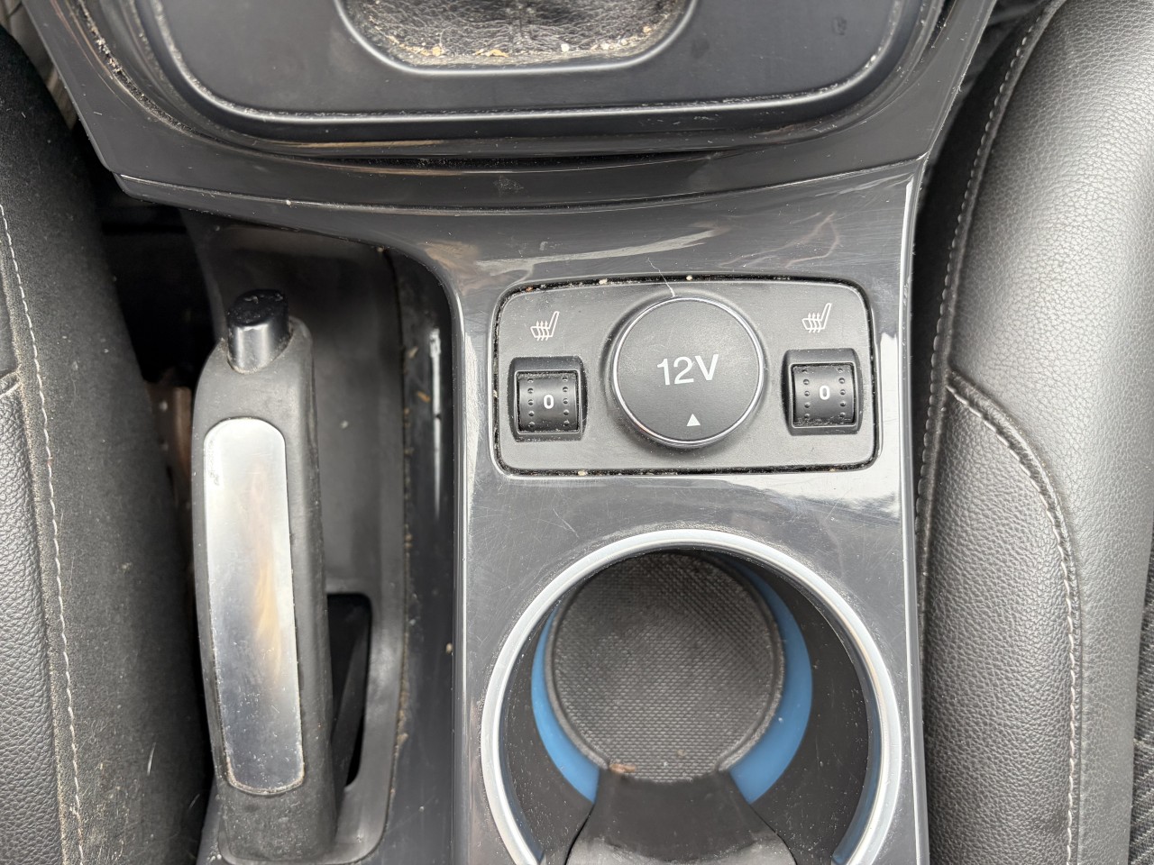 2015 Ford Escape Titanium AWD CUIR TOIT PANO BLUETOOTH SIEGES CHAUFFANTS Main Image