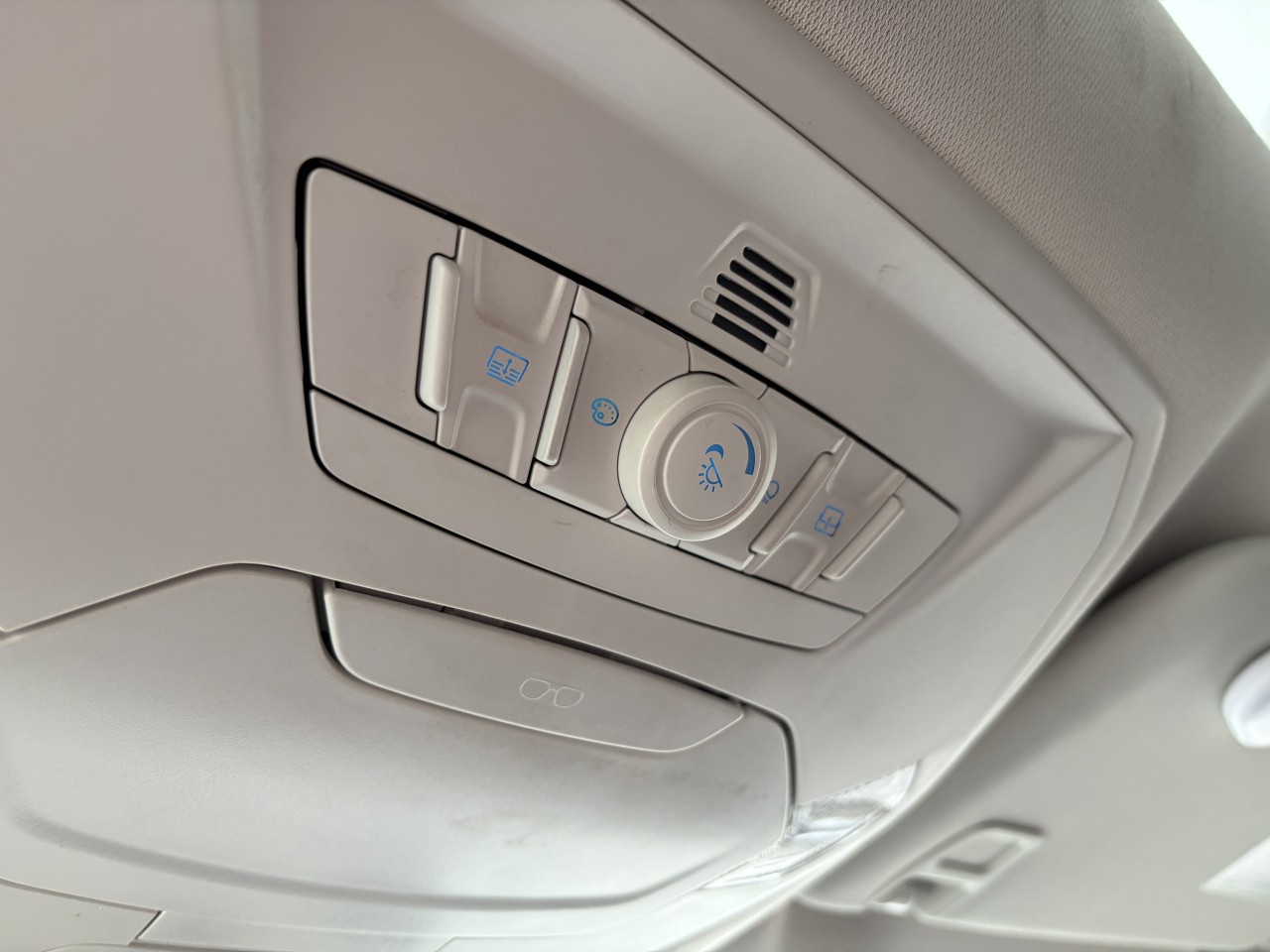 2015 Ford Escape Titanium AWD CUIR TOIT PANO BLUETOOTH SIEGES CHAUFFANTS Main Image