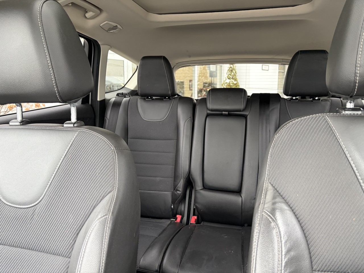 2015 Ford Escape Titanium AWD CUIR TOIT PANO BLUETOOTH SIEGES CHAUFFANTS Main Image