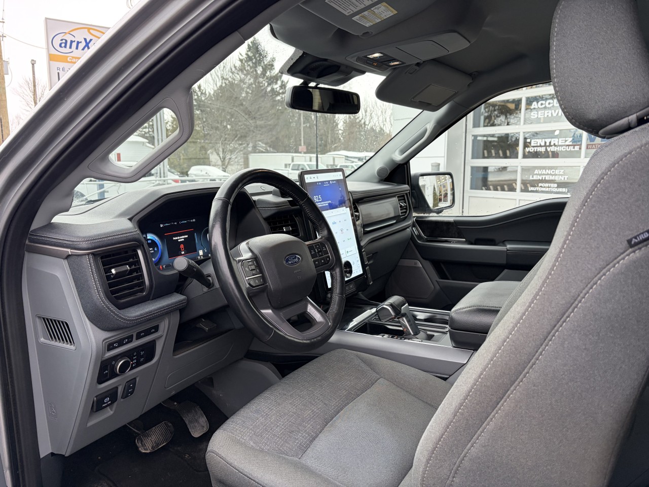 2024 Ford F-150 Lightning FLASH 131Kwh GROSSE BATTERIE, ECRAN 15 POUCES, VOLANT CHAUFFANT ADMISSIBLE iVMLZE Main Image