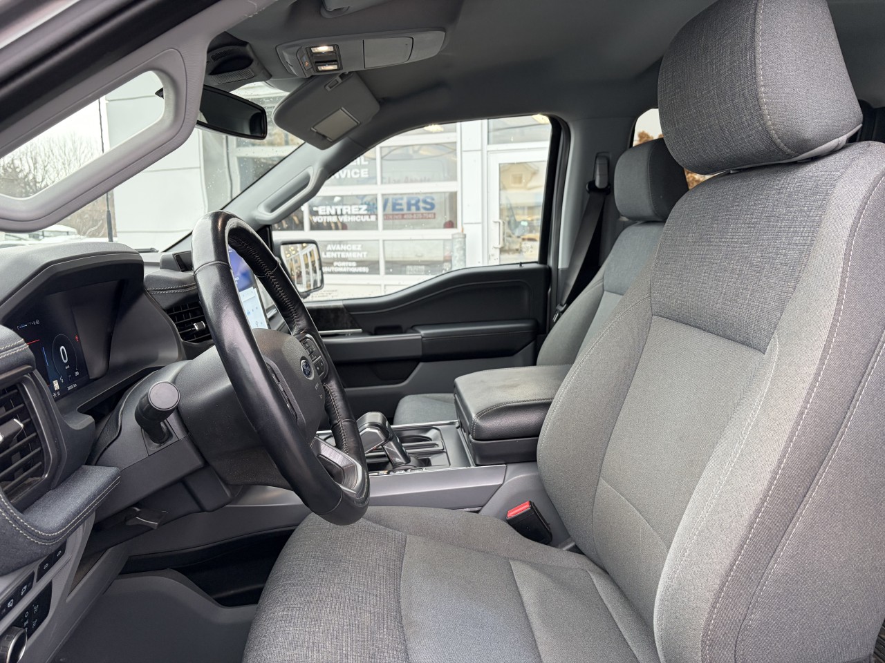 2024 Ford F-150 Lightning FLASH 131Kwh GROSSE BATTERIE, ECRAN 15 POUCES, VOLANT CHAUFFANT ADMISSIBLE iVMLZE Main Image