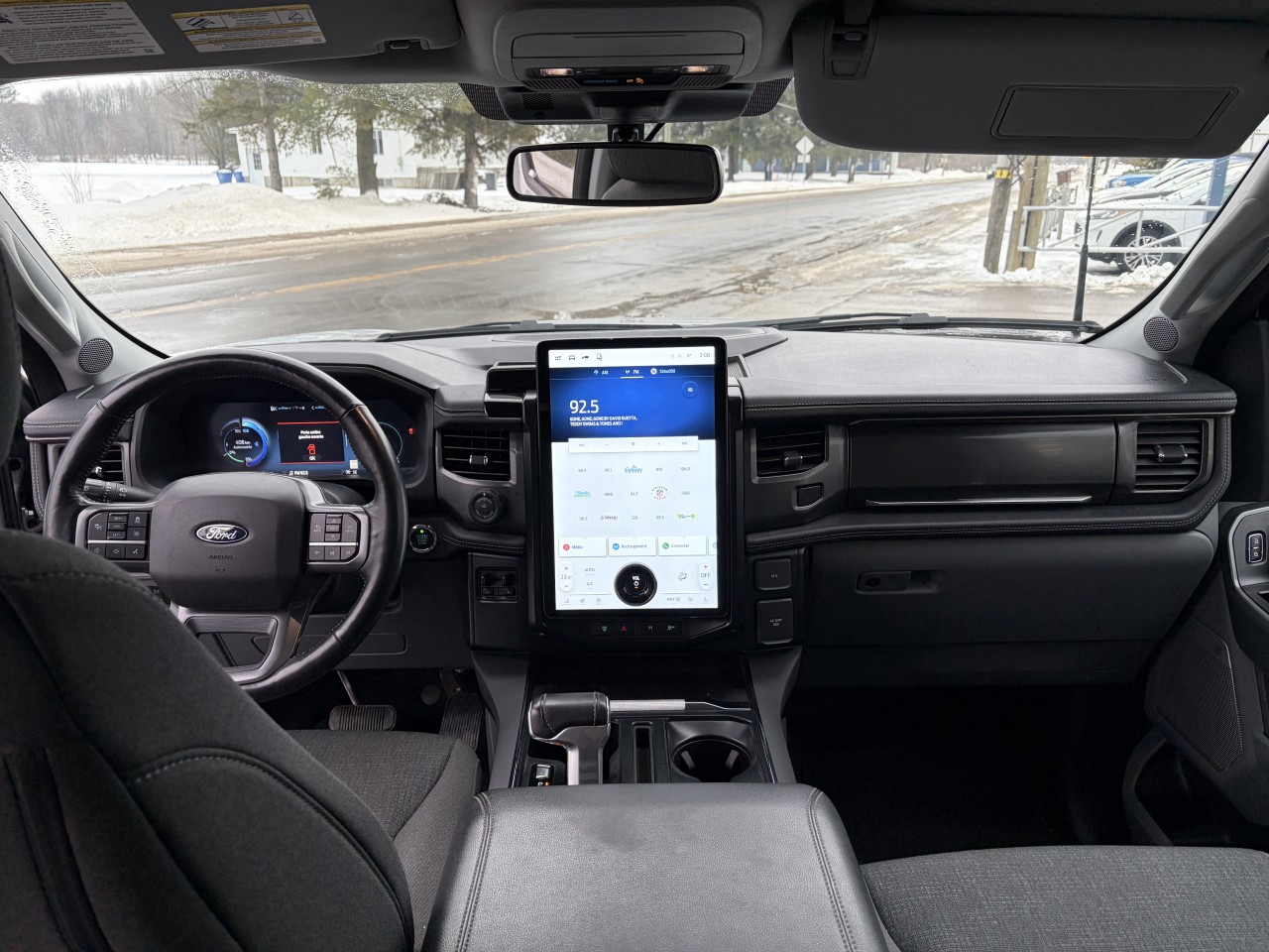 2024 Ford F-150 Lightning FLASH 131Kwh GROSSE BATTERIE, ECRAN 15 POUCES, VOLANT CHAUFFANT ADMISSIBLE iVMLZE Main Image