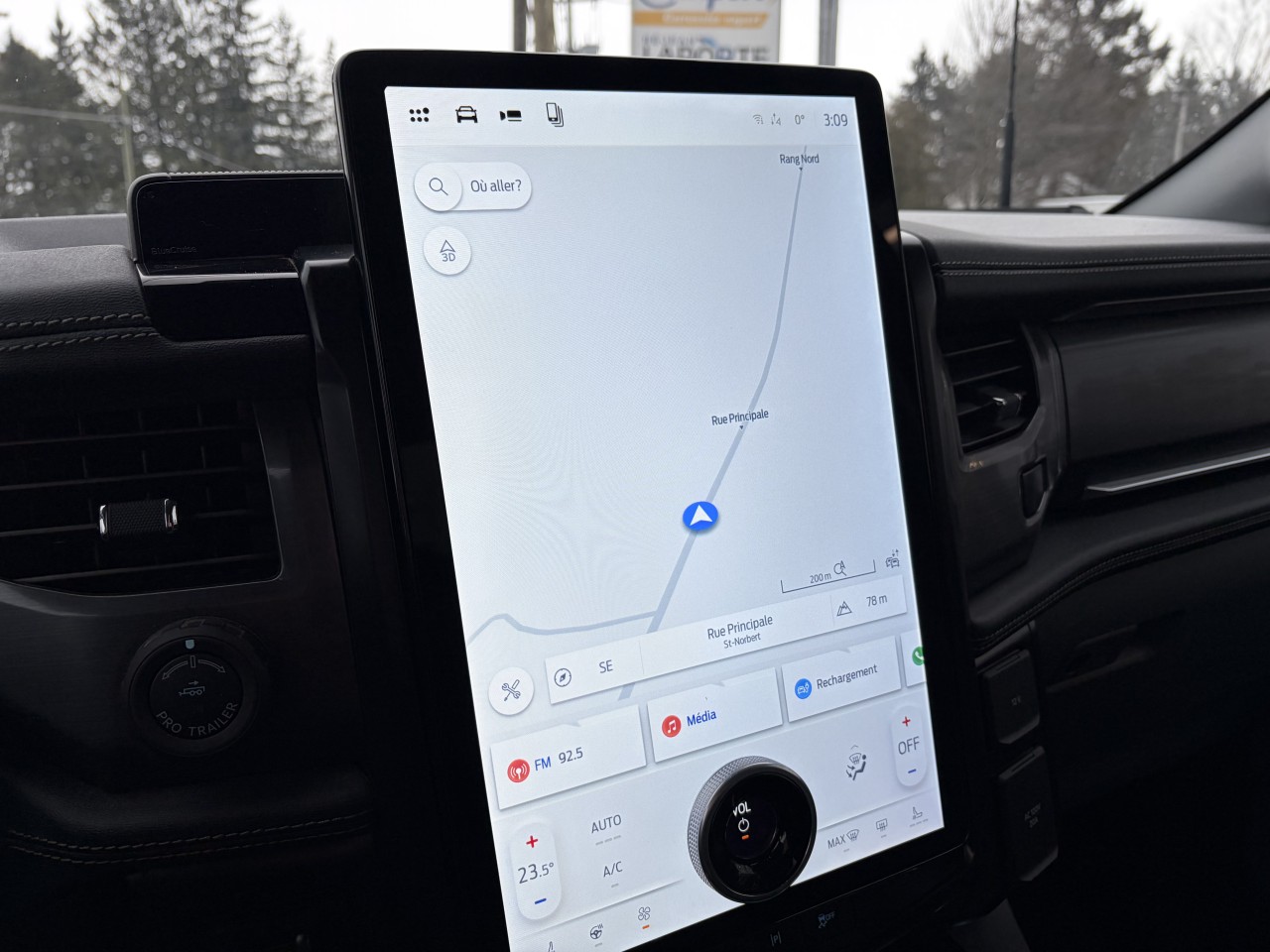 2024 Ford F-150 Lightning FLASH 131Kwh GROSSE BATTERIE, ECRAN 15 POUCES, VOLANT CHAUFFANT ADMISSIBLE iVMLZE Main Image