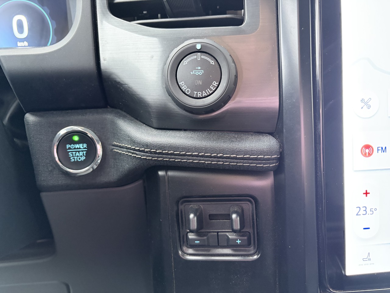 2024 Ford F-150 Lightning FLASH 131Kwh GROSSE BATTERIE, ECRAN 15 POUCES, VOLANT CHAUFFANT ADMISSIBLE iVMLZE Main Image