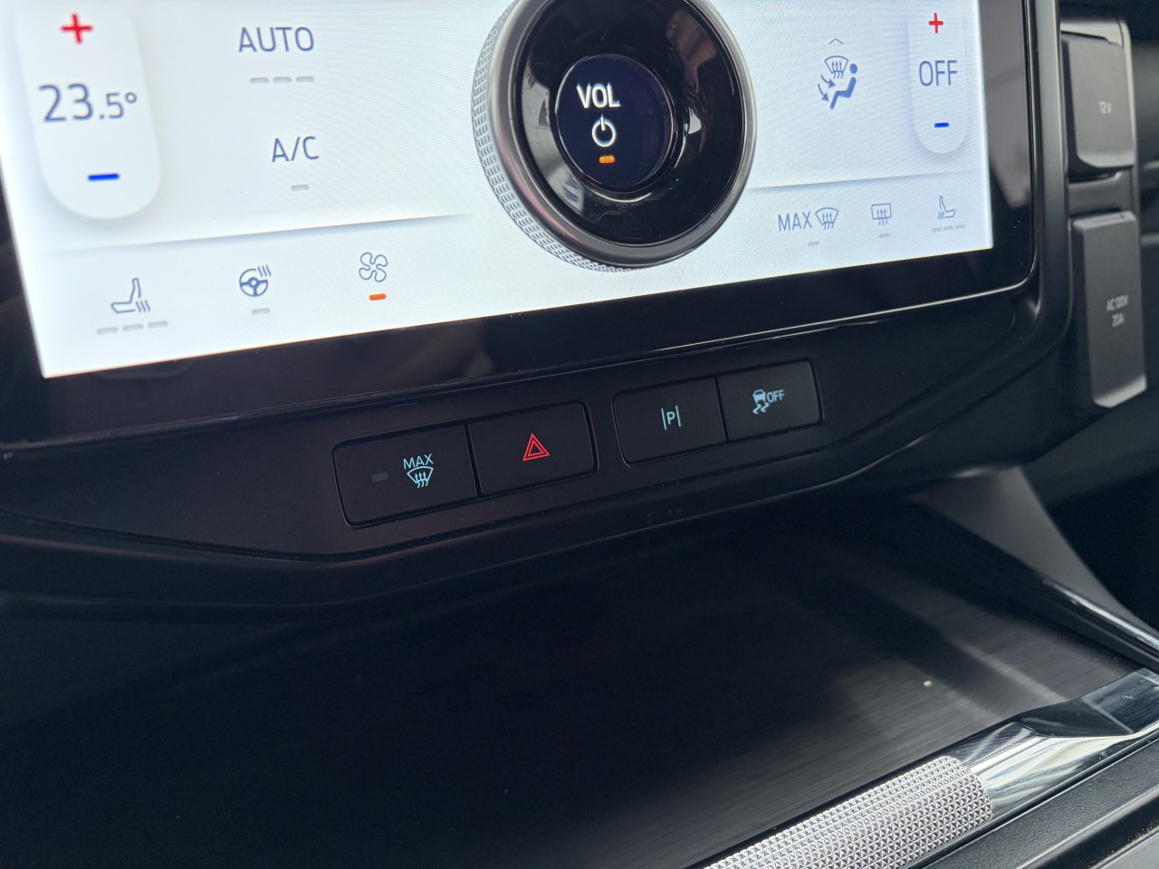 2024 Ford F-150 Lightning FLASH 131Kwh GROSSE BATTERIE, ECRAN 15 POUCES, VOLANT CHAUFFANT ADMISSIBLE iVMLZE Main Image