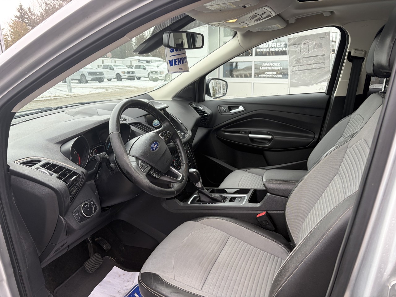 2017 Ford Escape TITANIUM AWD 2.0L, CUIR, GPS, TOIT PANO SYNC3 CAMÉRA DE RECUL Main Image