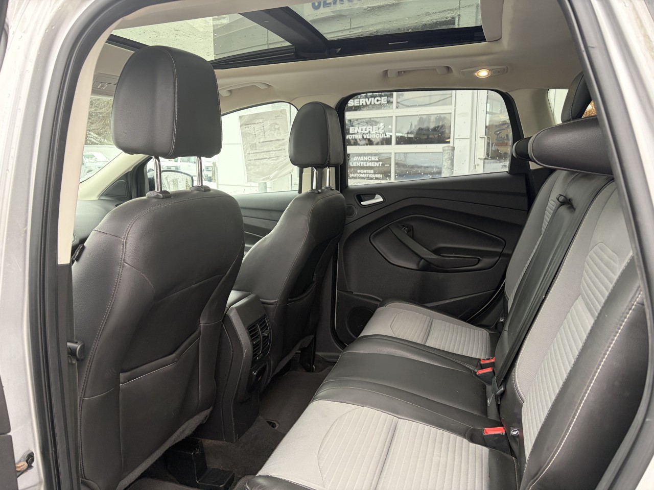 2017 Ford Escape TITANIUM AWD 2.0L, CUIR, GPS, TOIT PANO SYNC3 CAMÉRA DE RECUL Main Image