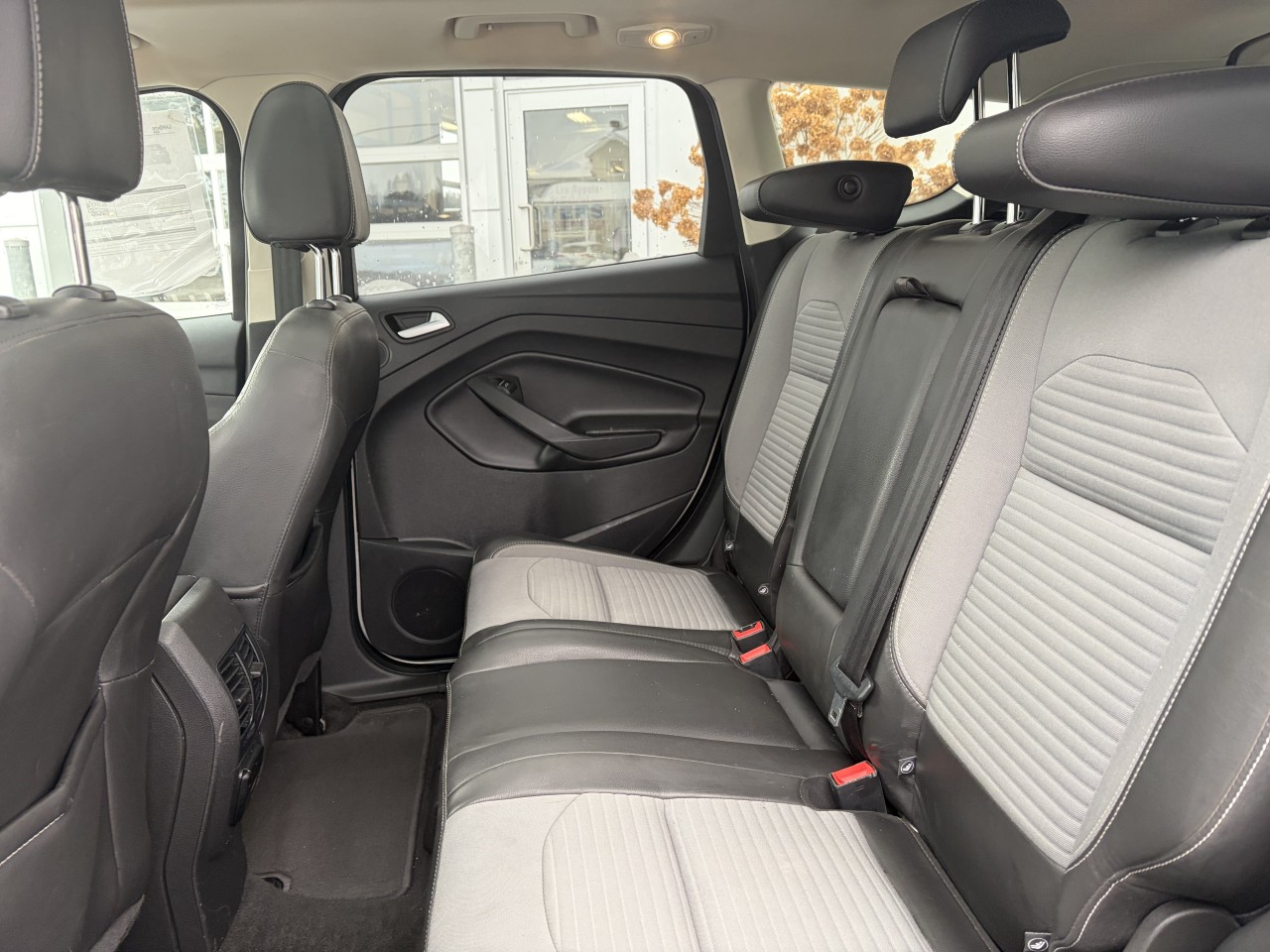 2017 Ford Escape TITANIUM AWD 2.0L, CUIR, GPS, TOIT PANO SYNC3 CAMÉRA DE RECUL Main Image