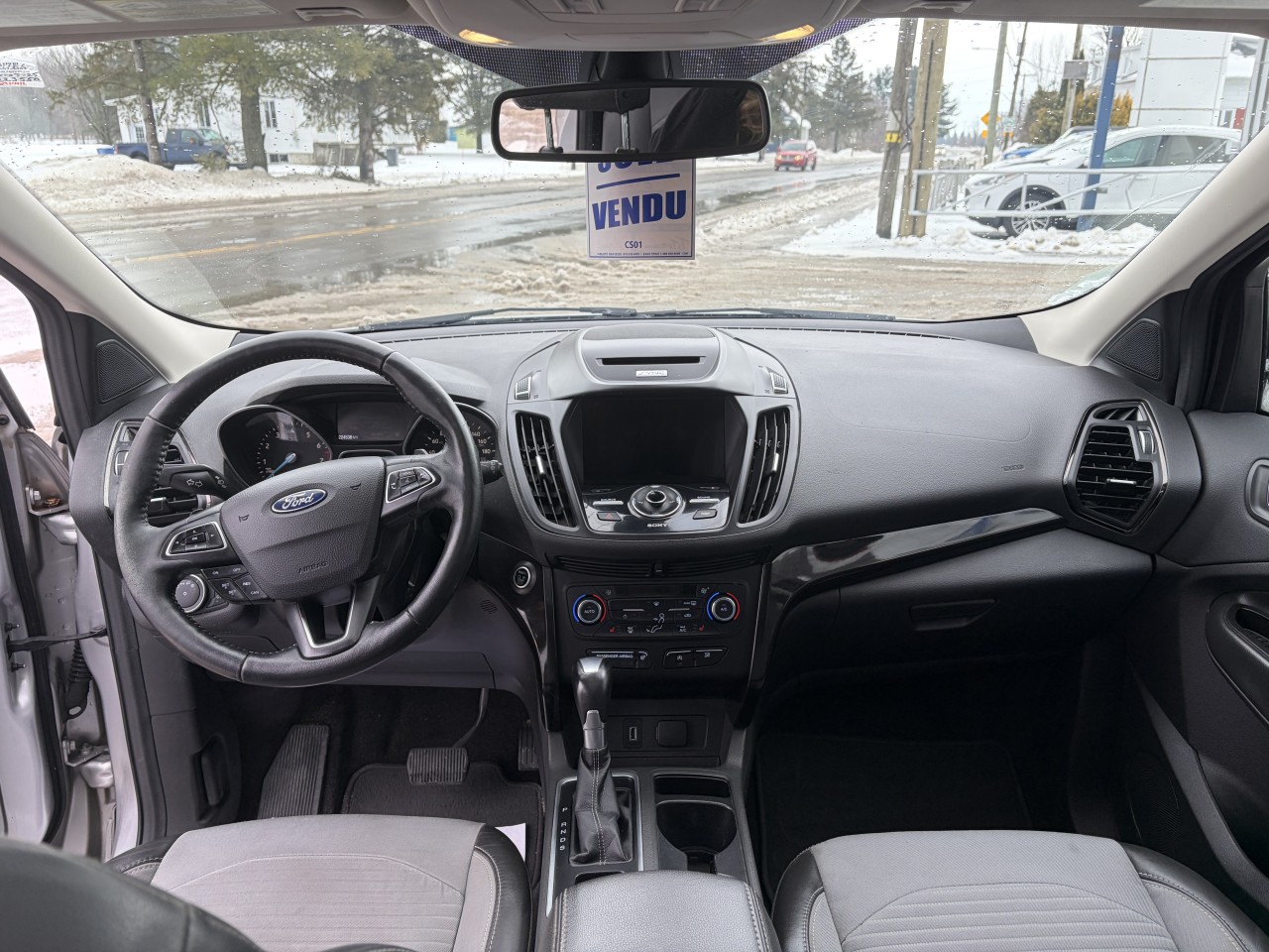 2017 Ford Escape TITANIUM AWD 2.0L, CUIR, GPS, TOIT PANO SYNC3 CAMÉRA DE RECUL Main Image