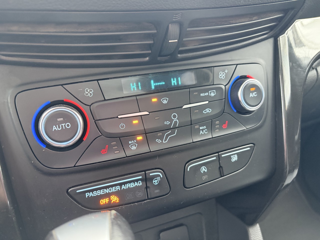 2017 Ford Escape TITANIUM AWD 2.0L, CUIR, GPS, TOIT PANO SYNC3 CAMÉRA DE RECUL Main Image