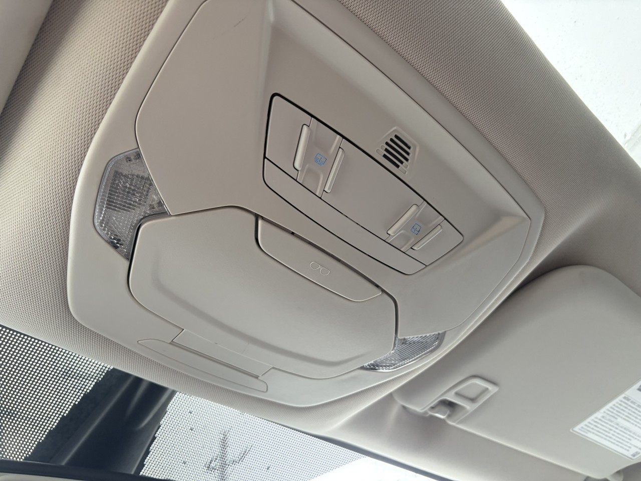 2017 Ford Escape TITANIUM AWD 2.0L, CUIR, GPS, TOIT PANO SYNC3 CAMÉRA DE RECUL Main Image