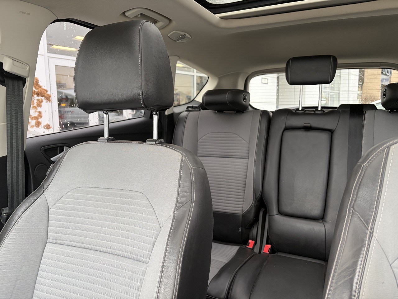 2017 Ford Escape TITANIUM AWD 2.0L, CUIR, GPS, TOIT PANO SYNC3 CAMÉRA DE RECUL Main Image