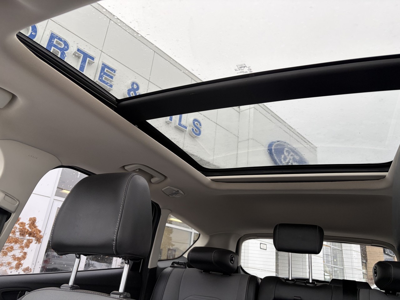 2017 Ford Escape TITANIUM AWD 2.0L, CUIR, GPS, TOIT PANO SYNC3 CAMÉRA DE RECUL Main Image