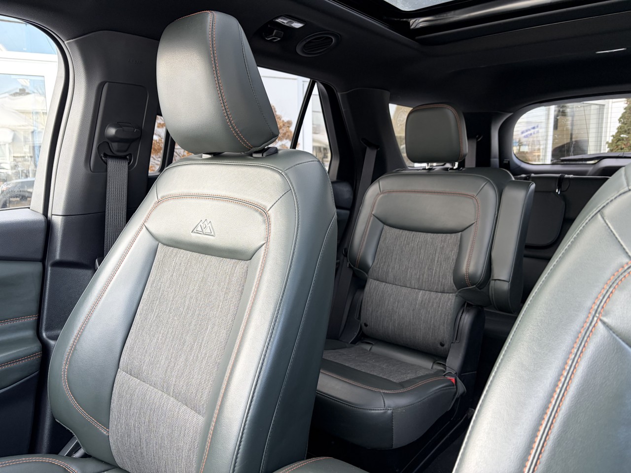 2022 Ford Explorer TIMBERLINE SYNC3 TOIT OUVRANT CAM 360 Main Image