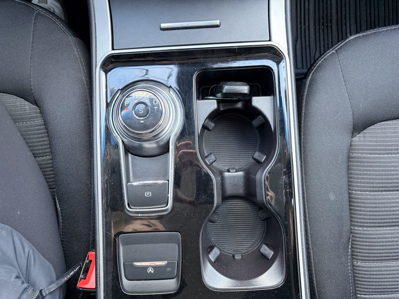 2019 Ford Edge SEL Main Image