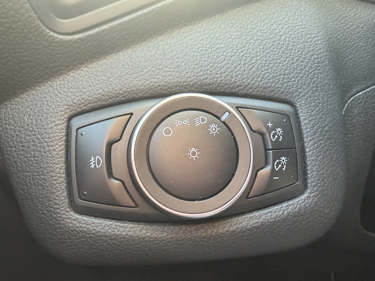 2015 Ford Escape SE Main Image