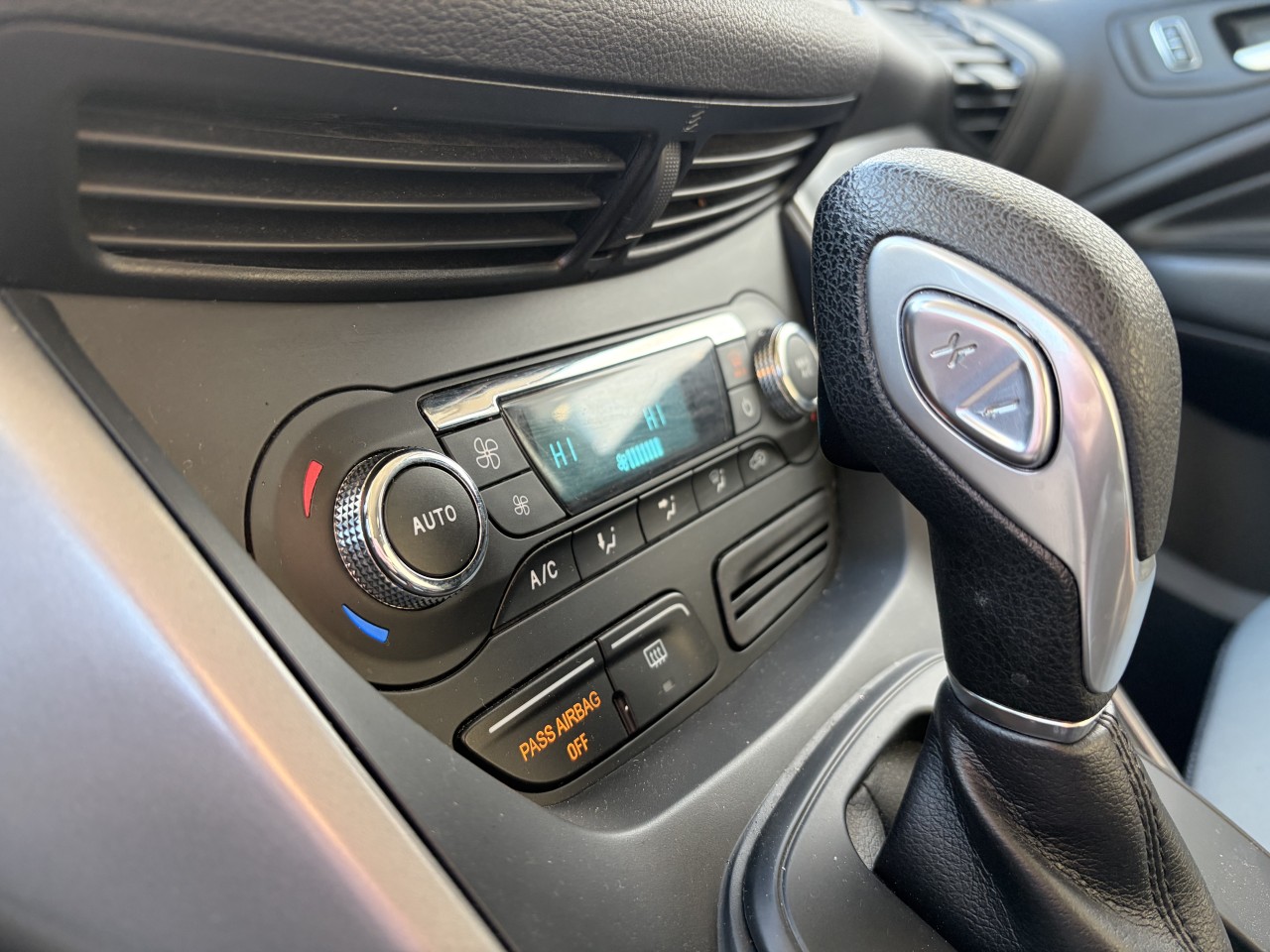 2015 Ford Escape SE Main Image