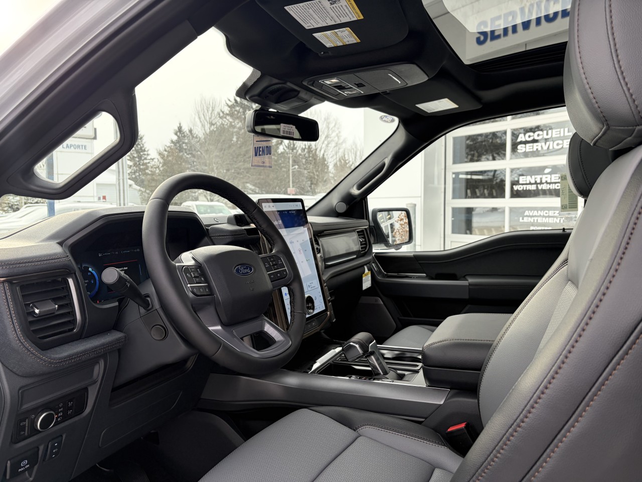 2025 Ford F-150 Lightning LARIAT TOIT OUVRANT SYNC4A BATTERIE LONGUE DURÉE 131KWH Main Image