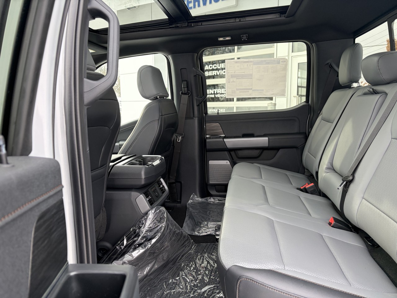 2025 Ford F-150 Lightning LARIAT TOIT OUVRANT SYNC4A BATTERIE LONGUE DURÉE 131KWH Main Image