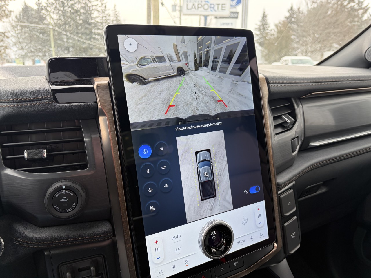 2025 Ford F-150 Lightning LARIAT TOIT OUVRANT SYNC4A BATTERIE LONGUE DURÉE 131KWH Main Image